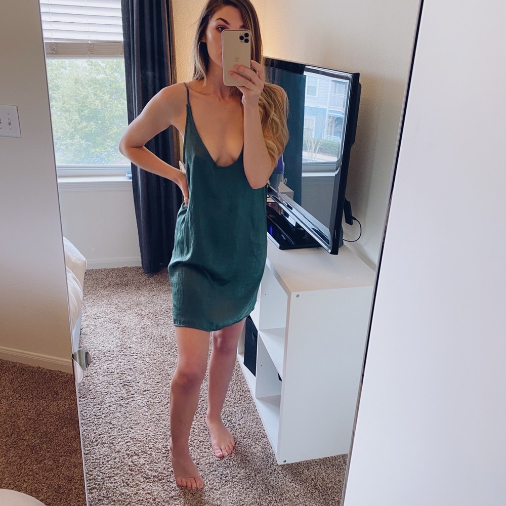 Green silk dress - Picture 3 of 3